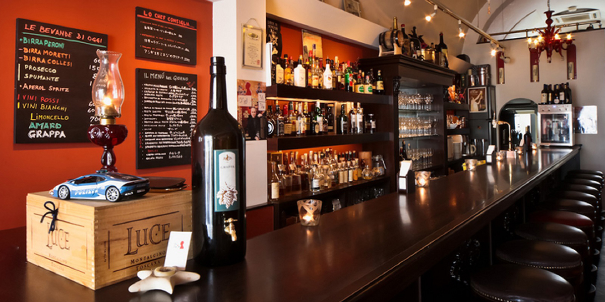 雰囲気の良いカウンター席